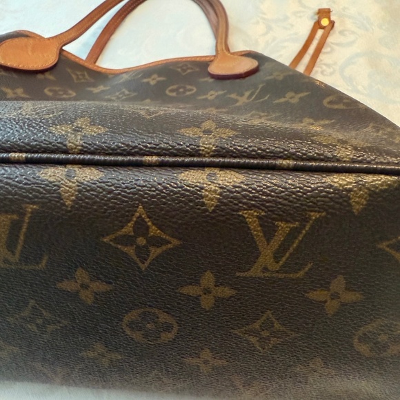 Louis Vuitton PM Neverfell - Picture 7 of 14